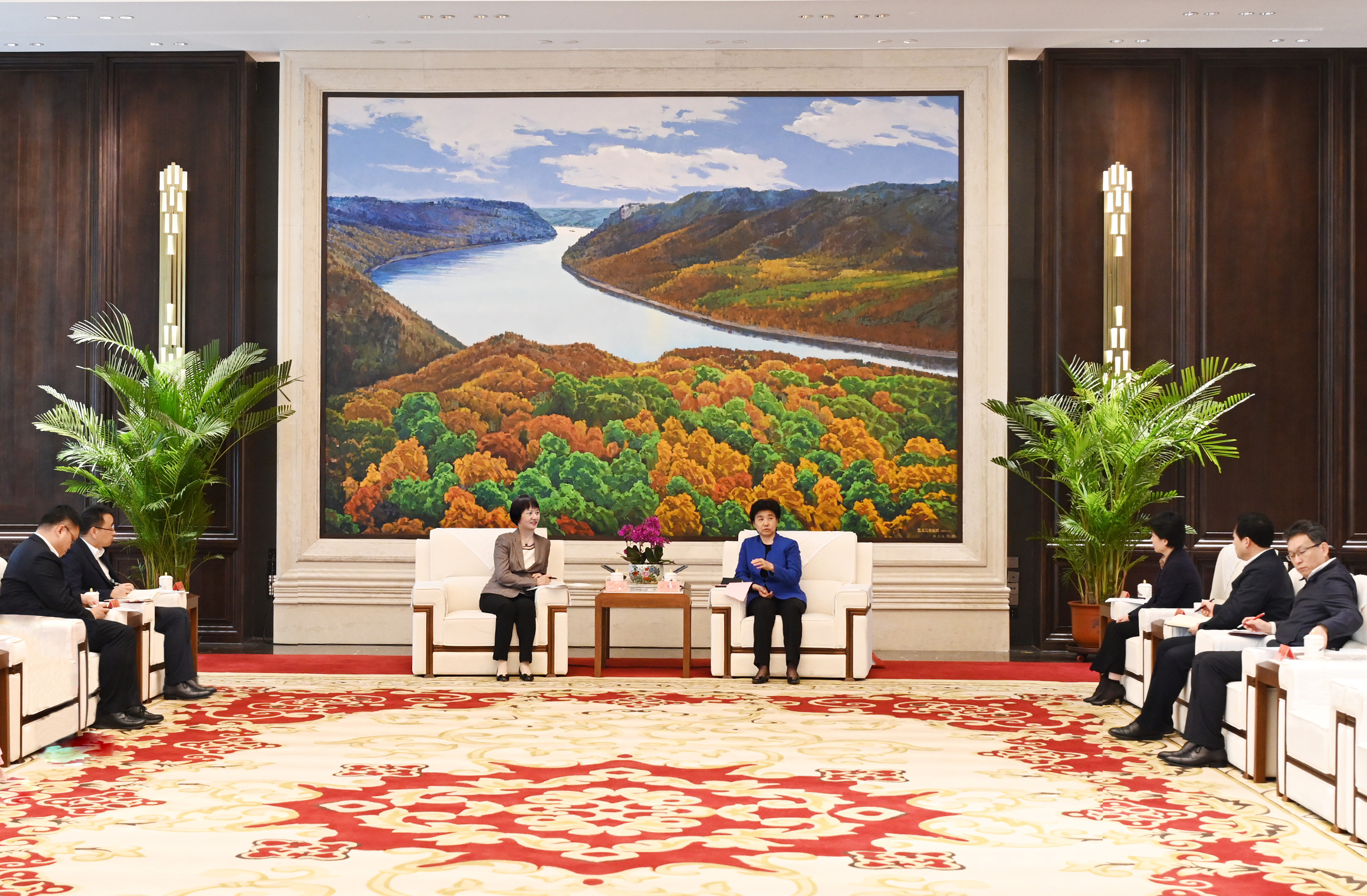 Windey’s Chairman Gao Ling and Her Delegation Visited Liang Huiling, Governor of Heilongjiang Province